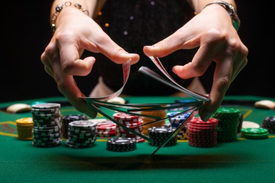Bluffen bij poker? Deze 4 tips helpen jou een handje!
