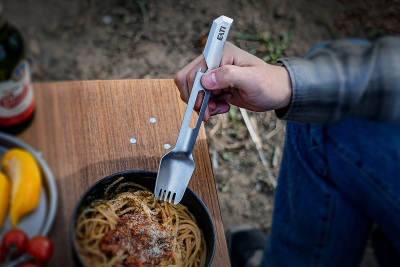 Deze titanium spork heeft tien functies en één designfout
