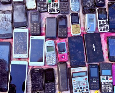 Waarom steeds meer mannen overstappen op een dumbphone