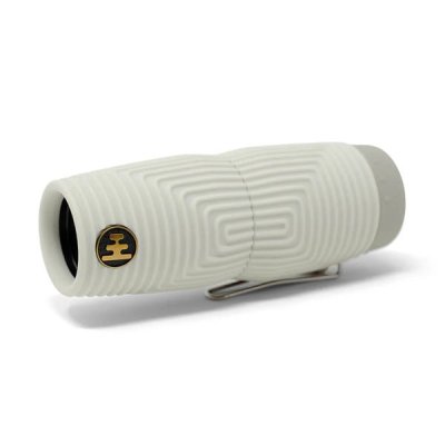Deze piepkleine monocular vervangt je logge verrekijker